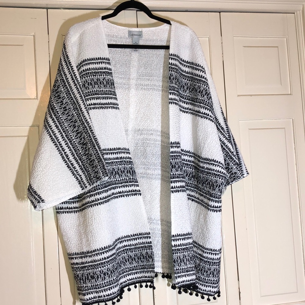 Beautiful Coverup or Kimono Crinkle Material Travel Pom Pom Hem SZ 26/28W R2